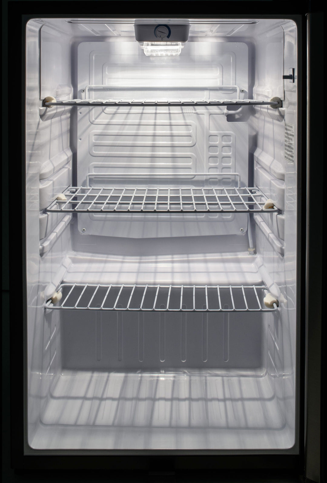 Blaze Blaze 20-Inch 4.4 Cu. Ft. Compact Refrigerator w/ Recessed Handle